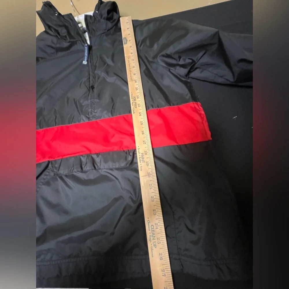 CHARLES RIVER APPAREL CLASSIC WINDBREAKER PULLOVER HOODED JACKET, BLACK/RED. SM
